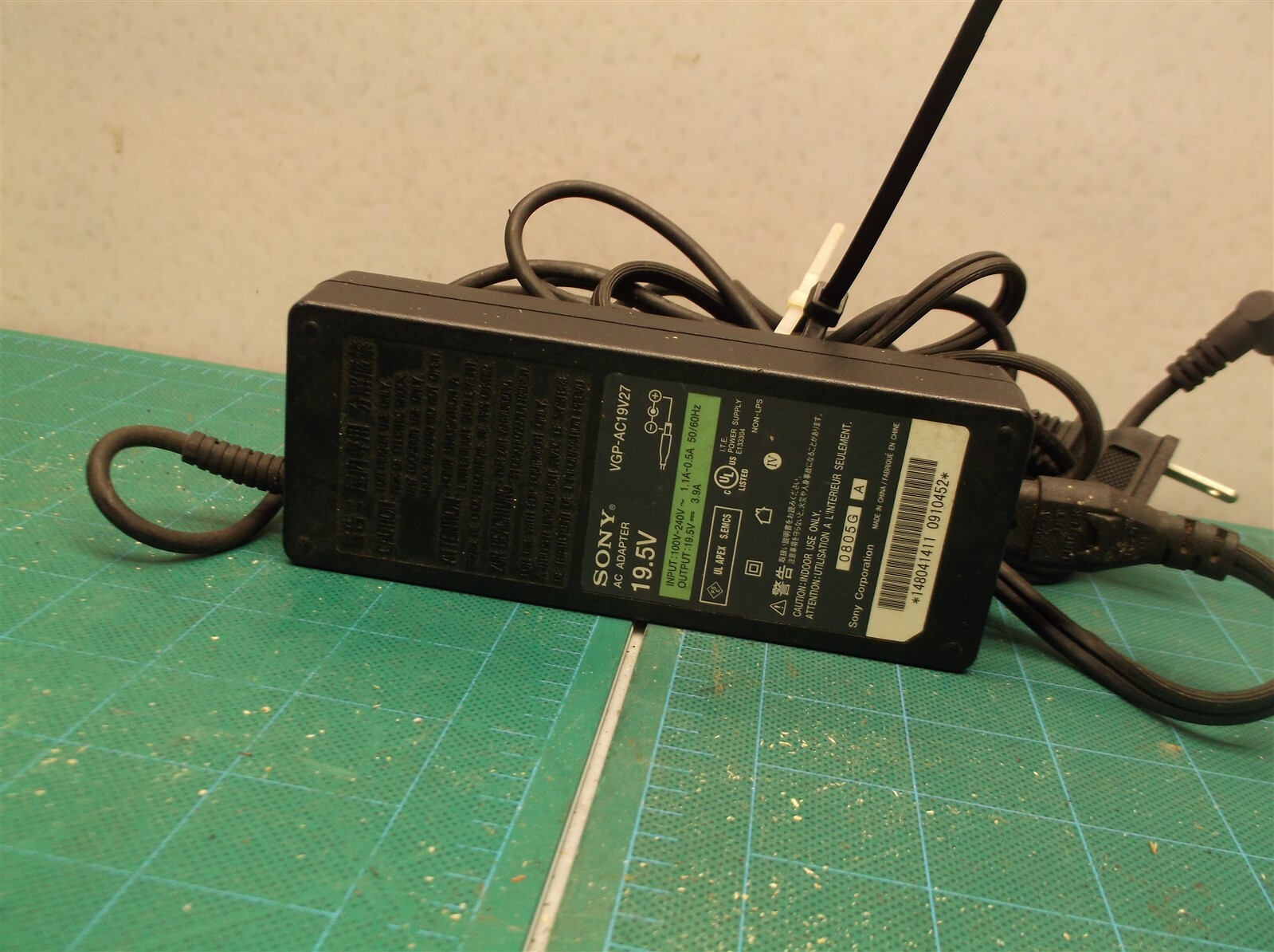 Genuine New 19.5V 3.9A 76W OEM AC Charger VGP-AC19V37 for Sony VGP-AC19V20 VGP-A