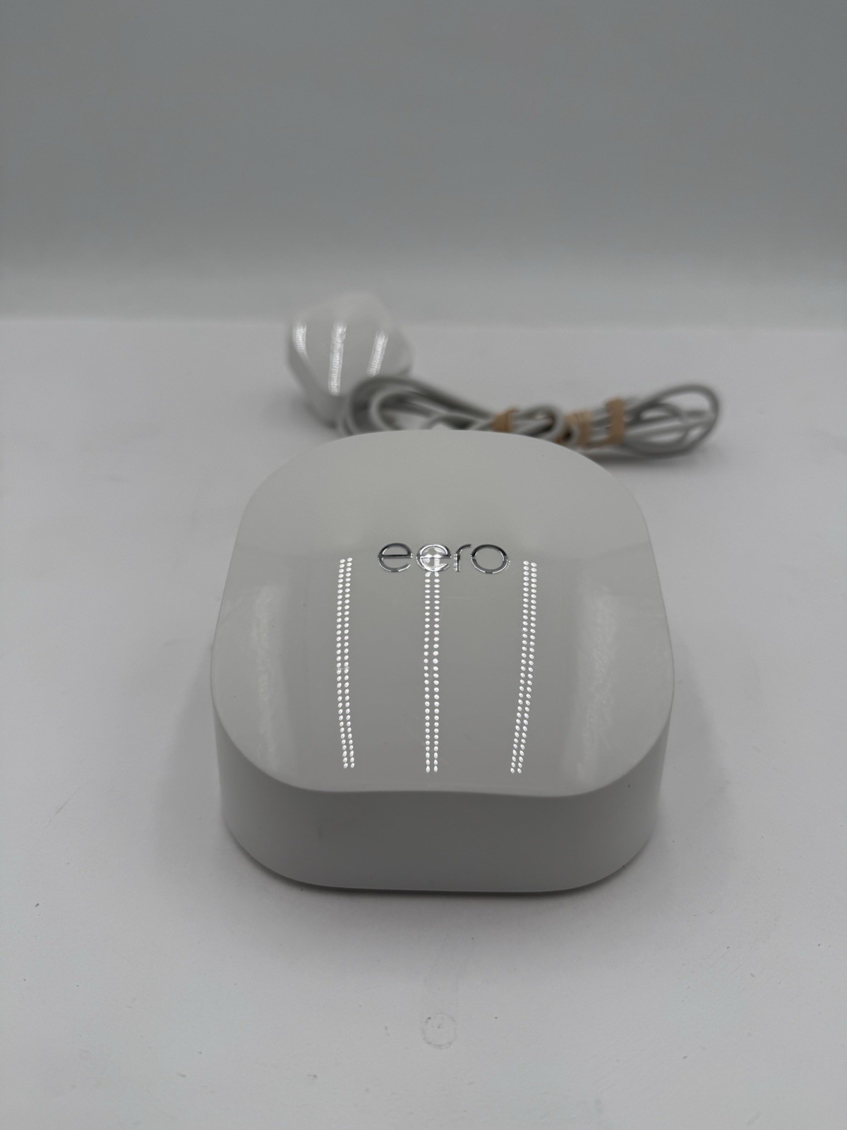 Amazon EERO 6 AX1800 Dual-Band Wi-Fi 6 Mesh Extender - Q010001 - UG