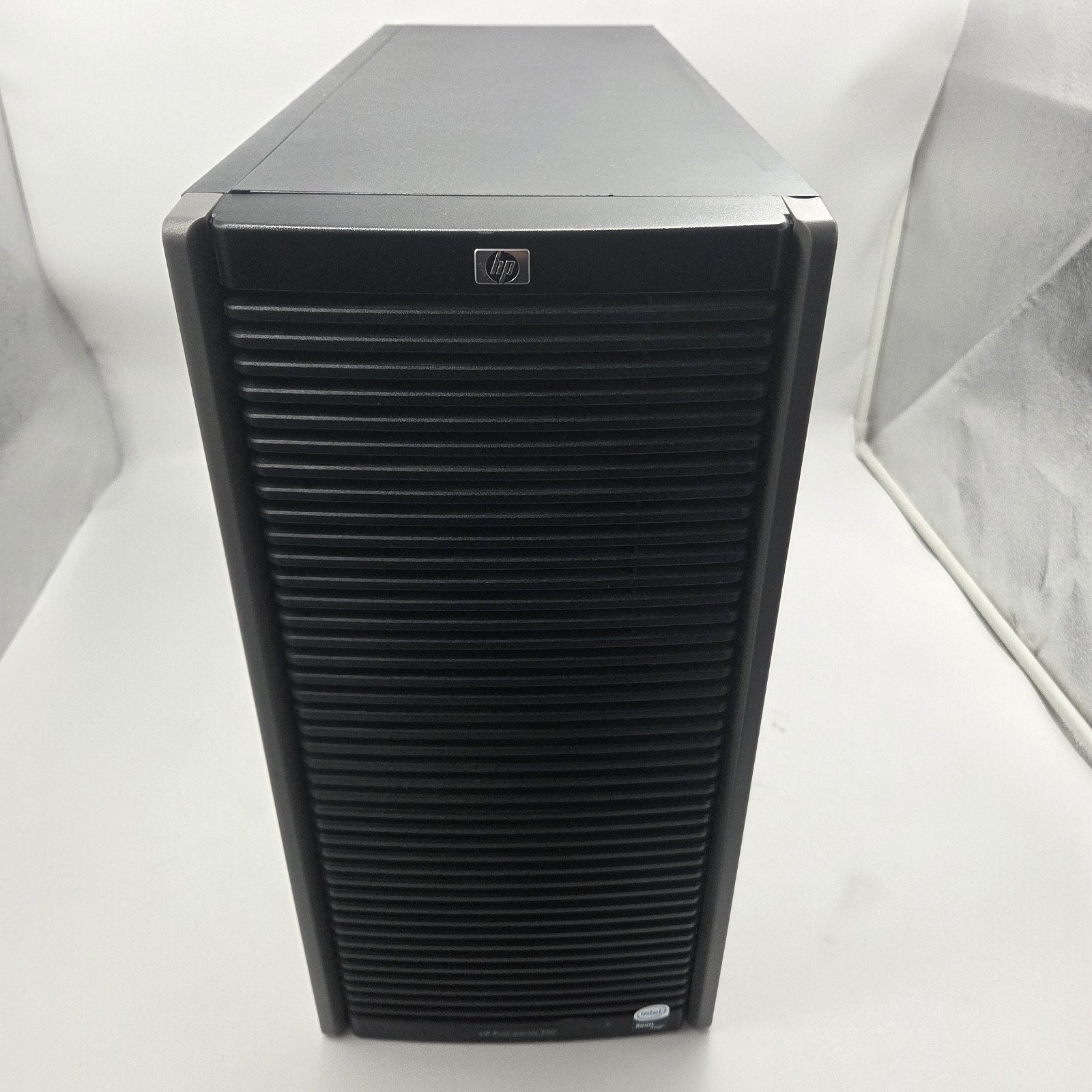 HP ProLiant ML350 G5 Tower Server Dual Xeon 2.66GHz 16GB RAM No HDD No SSD Boots