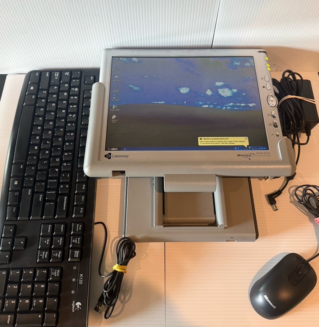 Motion Computing M1200 Windows XP Tablet PC Bundle with FlexDock & Extras