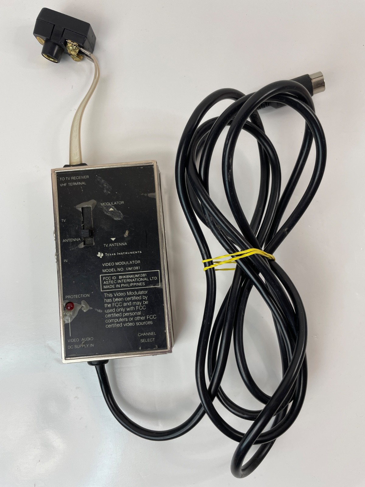 Texas Instruments Model UM1381 Video Modulator RF Adapter for TI99/4A Computer