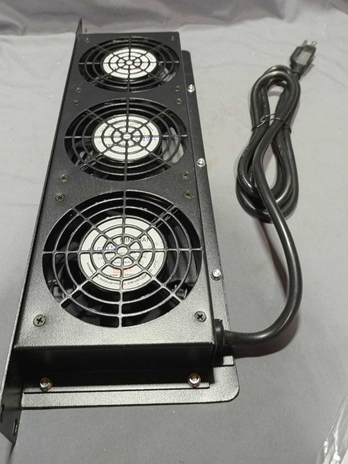 Tripp Lite SRFAN1U  120V  60 Hz