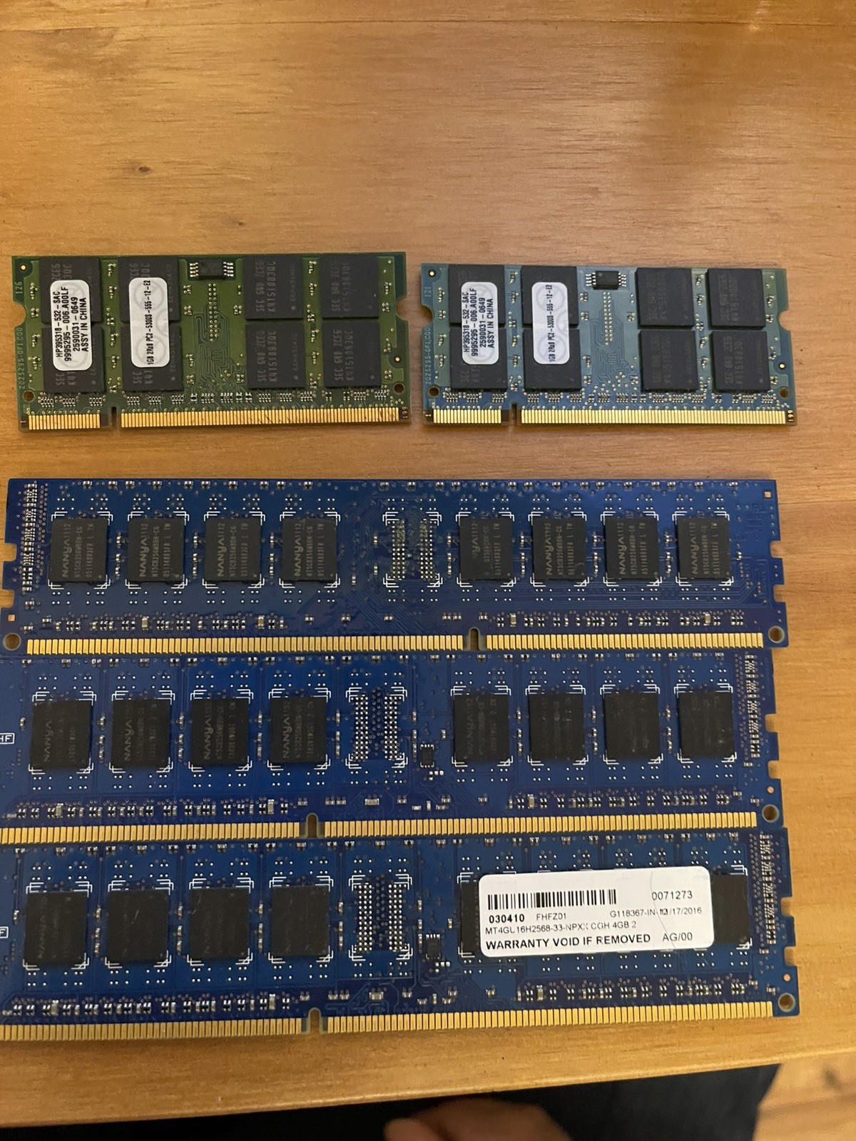 Qty 3 4Gb memory modules plus 2 SODIMM laptop modules. 