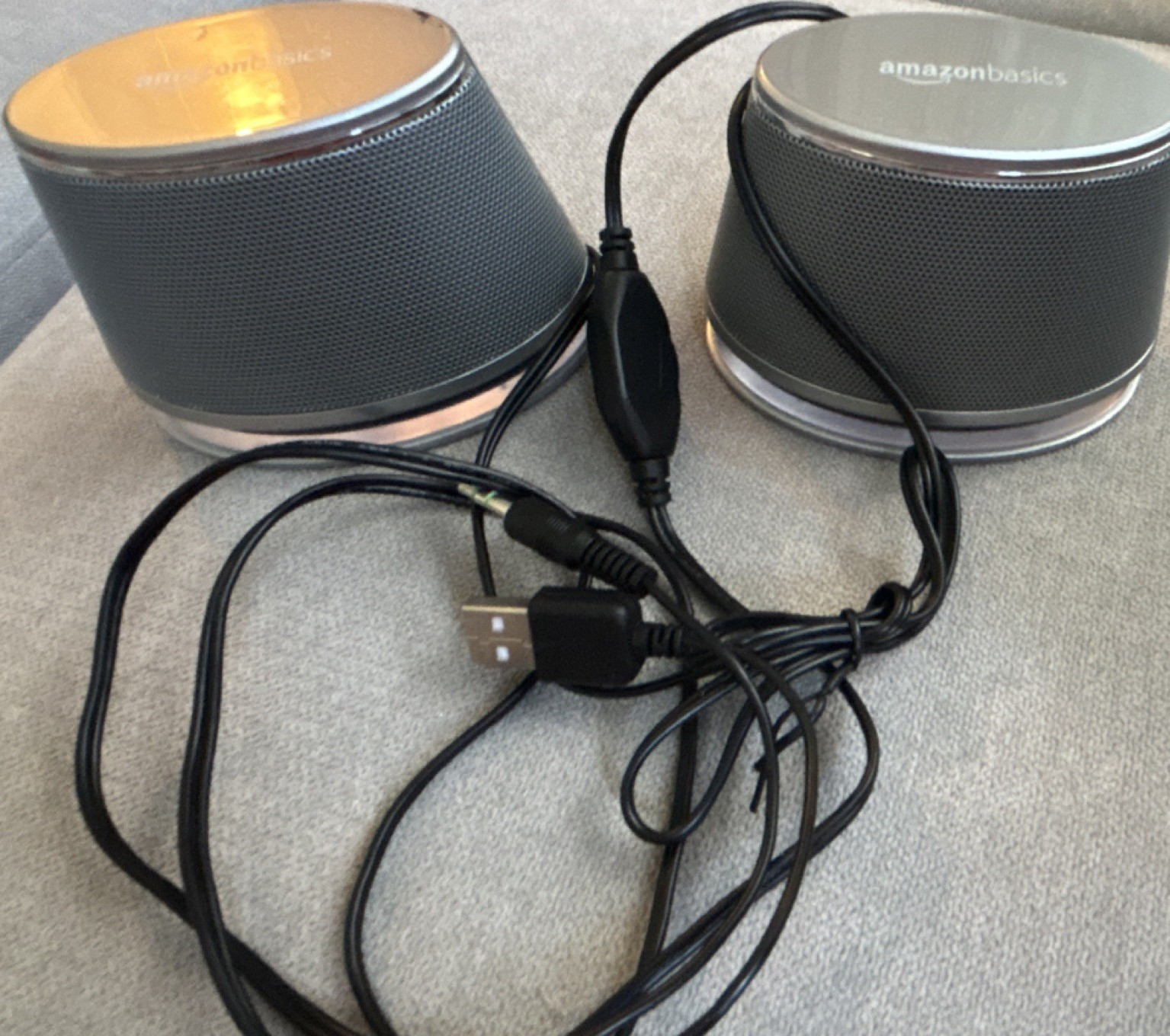 AmazonBasics V620SILVER USB-Powered 2.0 Computer Speakers Silver USB/3.5mm