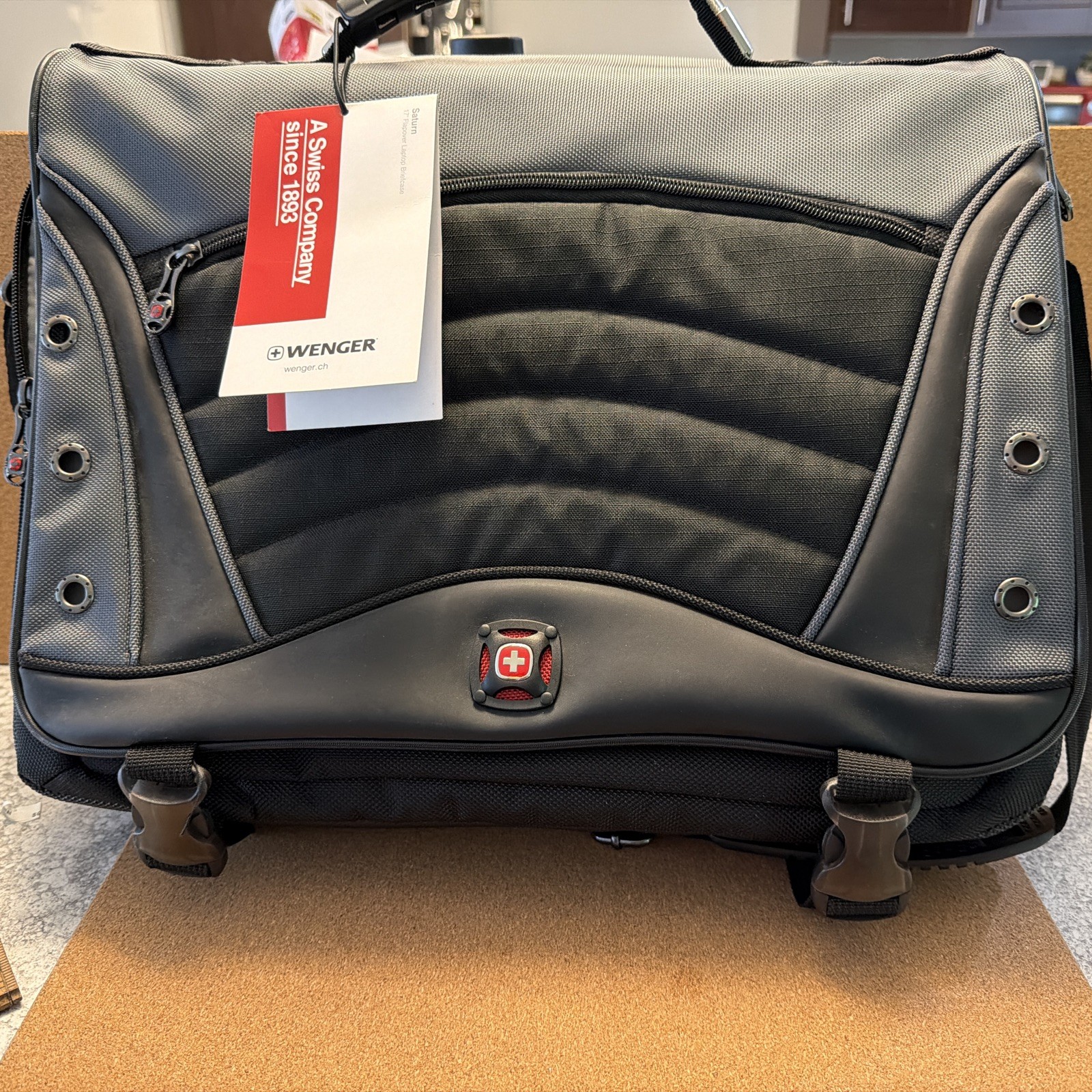 WENGER Saturn Laptop Messenger Bag 17in W x 14in H Briefcase Black Gray