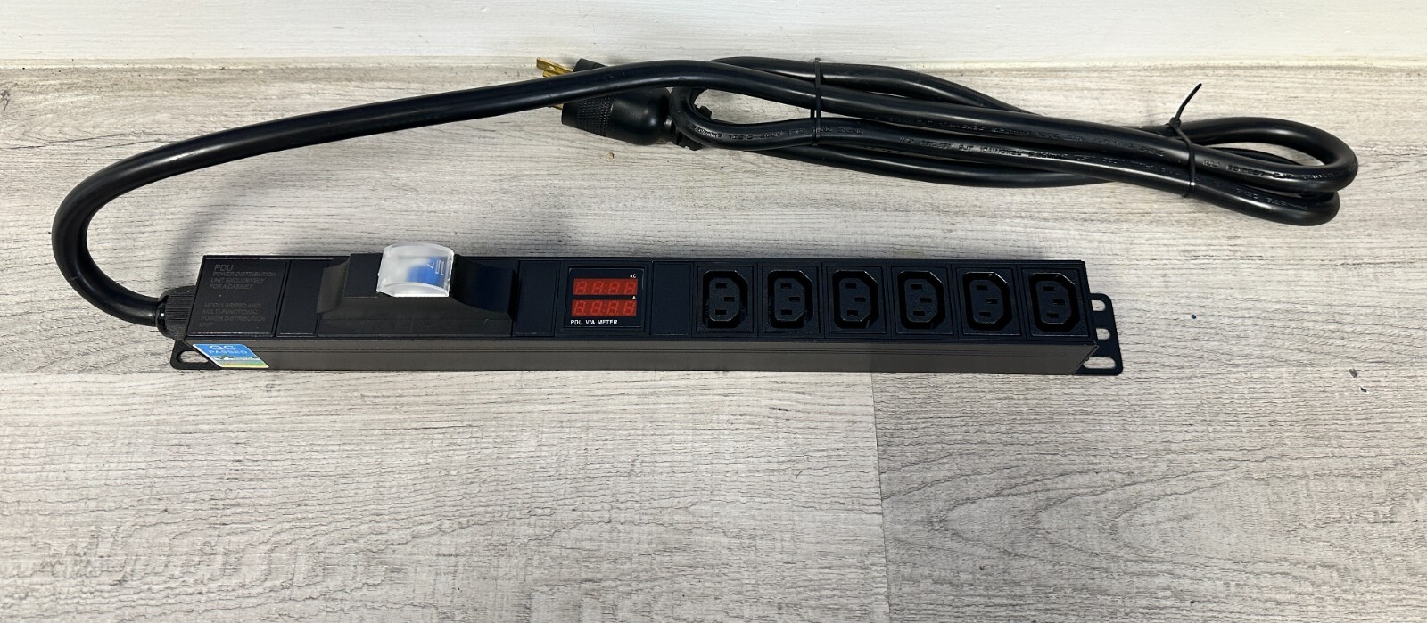 LCD Metered PDU 240V 30A NEMA 6-30P with (6) C13 Ports 6 AWG For Server & Mining