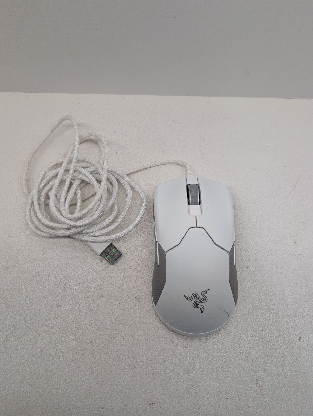 Razer Viper Ultralight Ambidextrous Wired Gaming Mouse White Missing skates