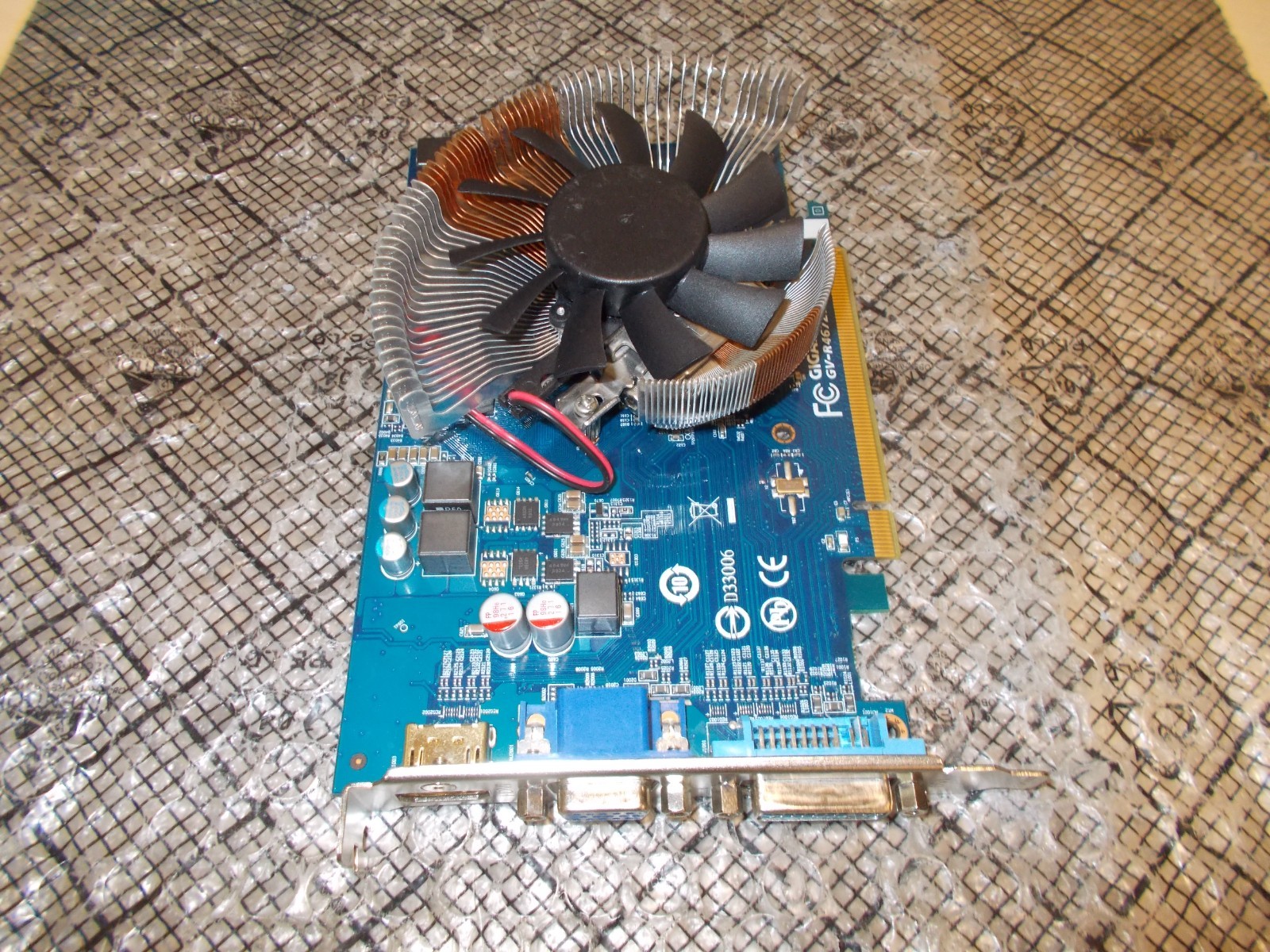 Gigabyte ATI Radeon HD 3670 1GB PCI-E Video Card + DVI/HDMI GV-R467ZL-1GI