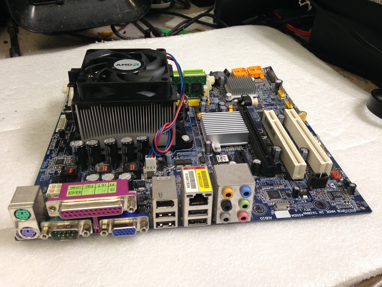 GIGABYTE GA-M51GM-S2G Motherboard w/ AMD CPU & 512MB Memory