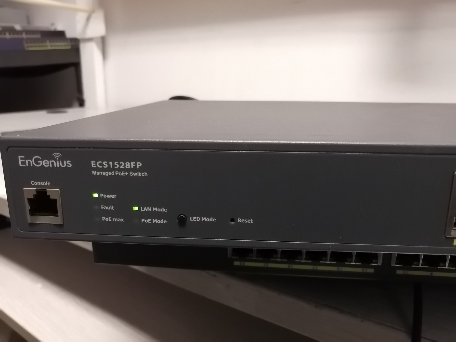 1X EnGenius Cloud ECS1528FP 24-Port Gigabit PoE+ Switch &4SFP+