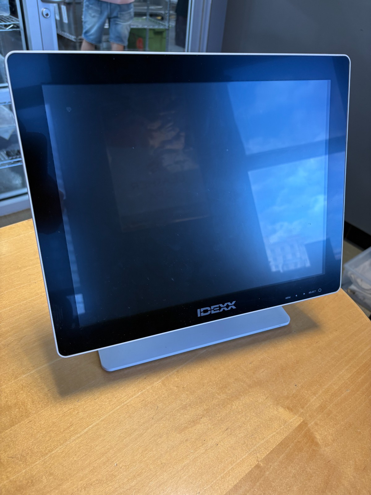 Elo 1517L 15" PCAP Touchscreen Monitor White IDEXX LOGO