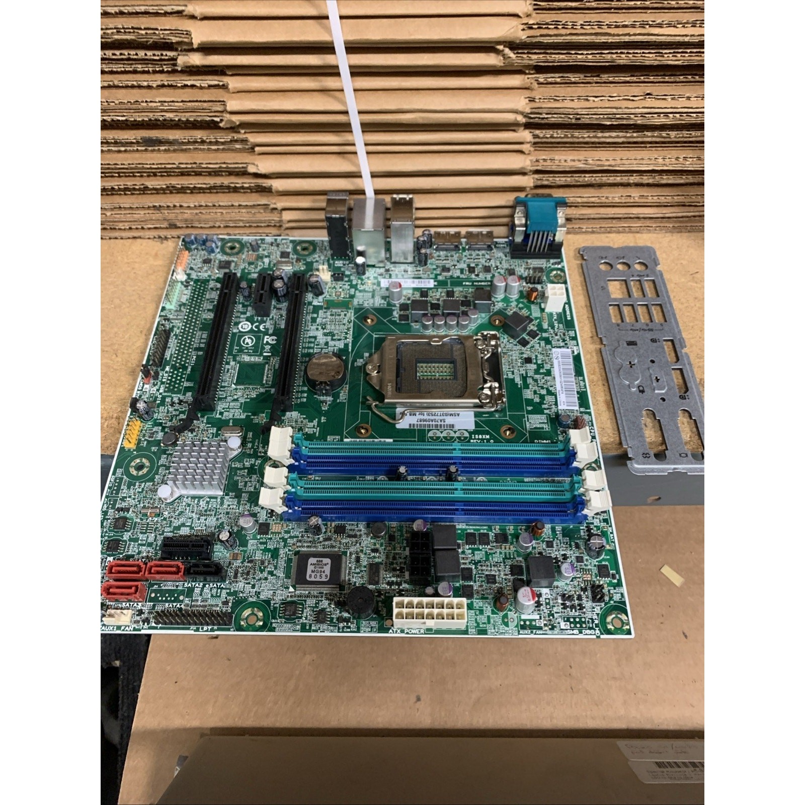 Lenovo IS8XM REV:1.0 - mATX - Socket 1150 - Motherboard with I/O Shield