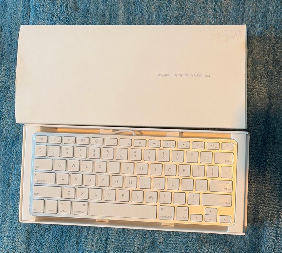 NEW Smallest and Most Compact USB Wired Apple Mac Keyboard Model A1242
