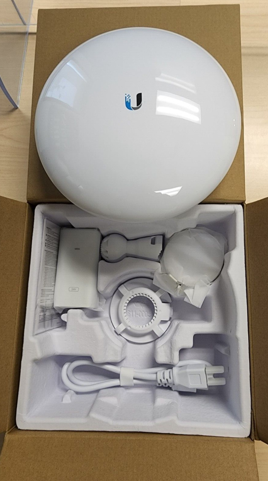 Ubiquiti NanoBeam NBE-5AC-Gen2 5GHz High-Performance airMAX ac Bridge CPE