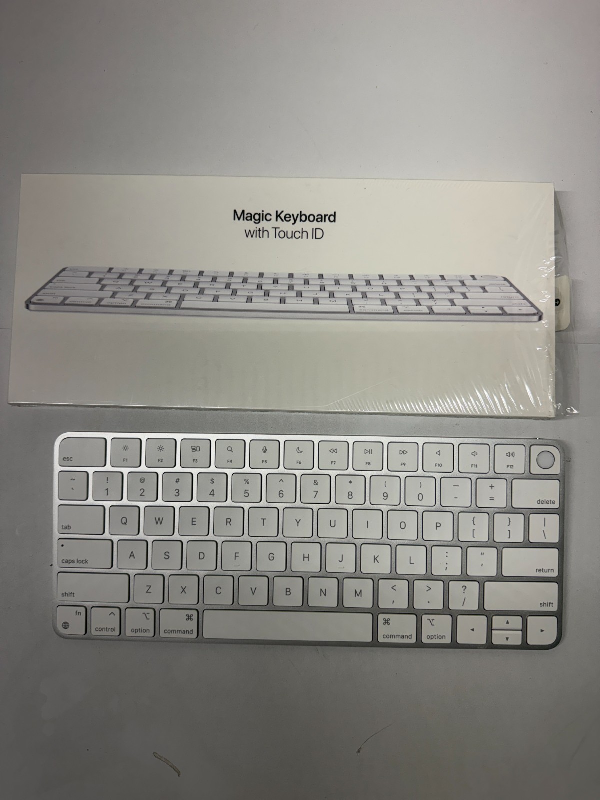GOOD CONDITION: Apple Magic Keyboard with Touch ID (A2449) Lightning Port