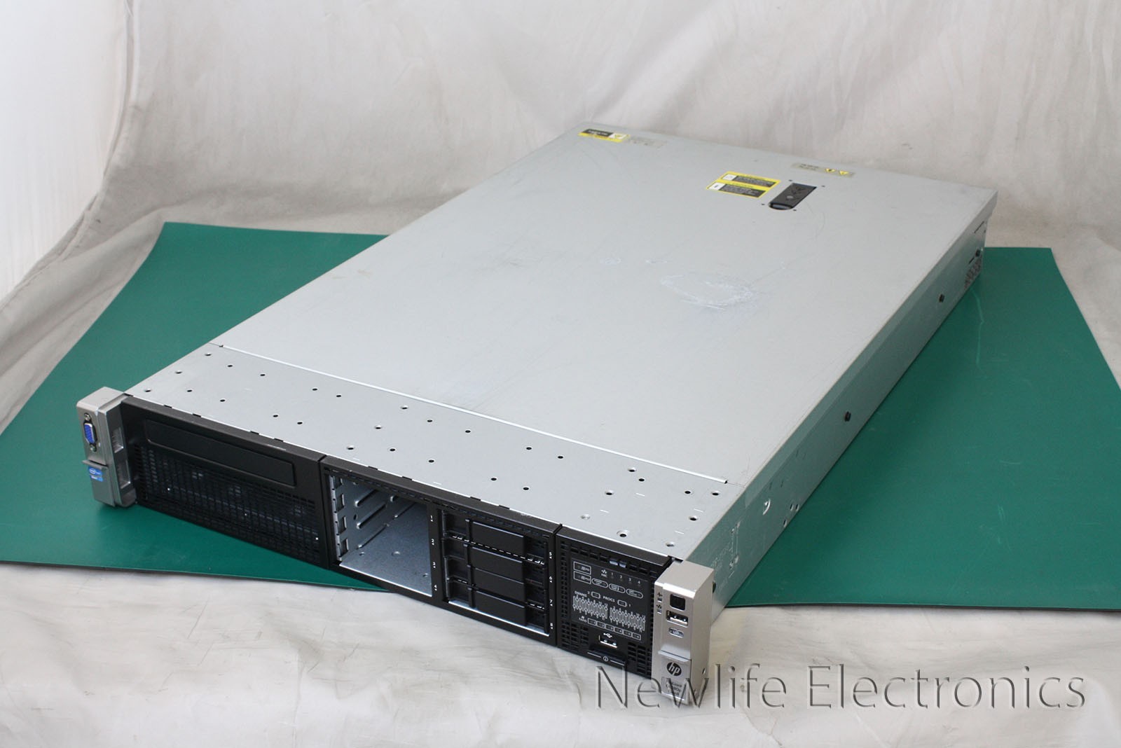 HPE 670852-S01 ProLiant DL380p G8  (2 x 2.6GHz CPU/8GB RAM/No Drives)