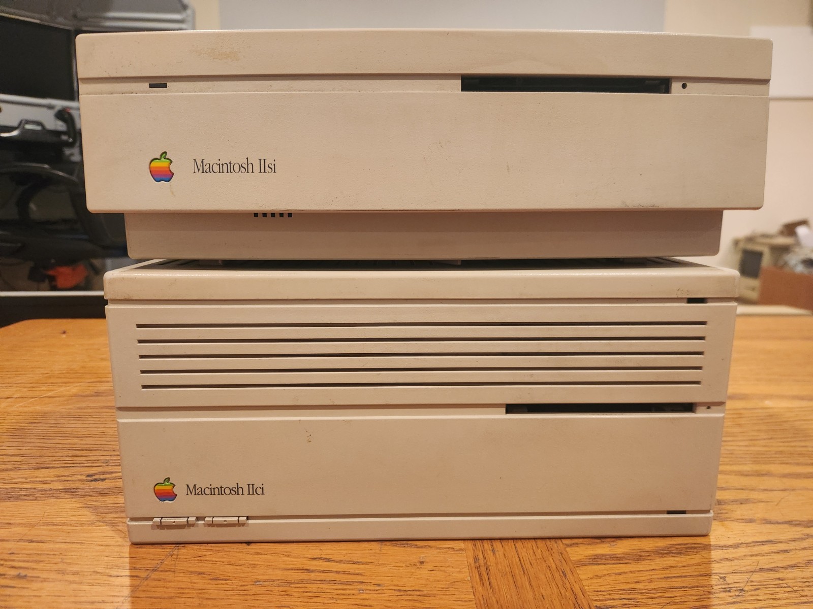 2X Vintage Apple Macintosh Desktop Computers IIsi and IIci  - for Parts / Repair