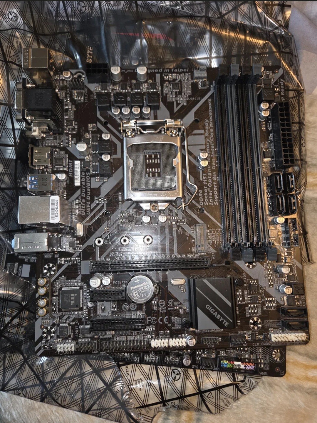 Gigabyte B365M DS3H LGA1151 - For Parts/Repair - RAM Slots A1/B1 Faulty