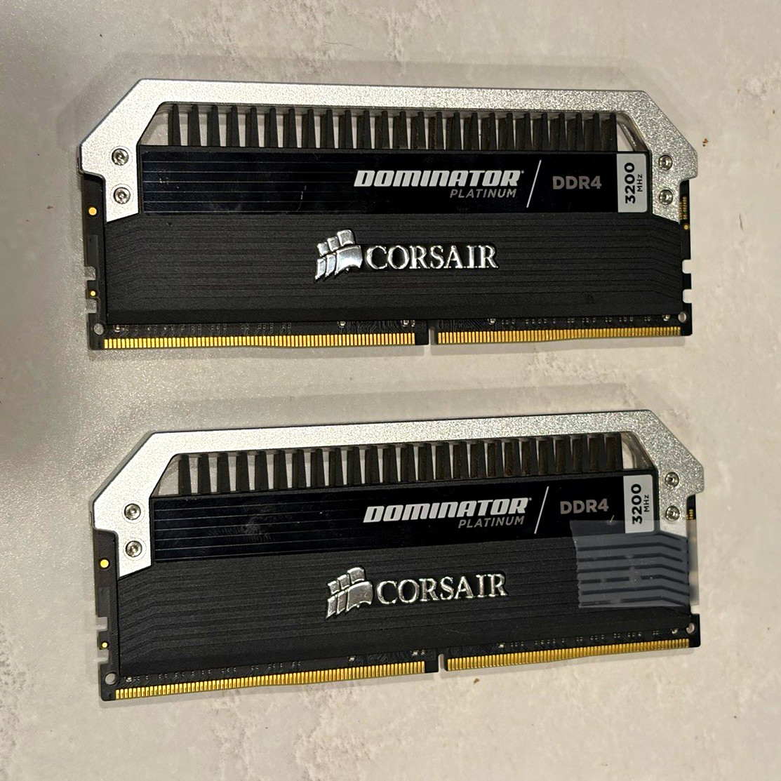 Corsair Dominator Platinum 16GB (2x8GB) DDR4-3200 CMD16GX4M2B3200C16 *READ DESC*