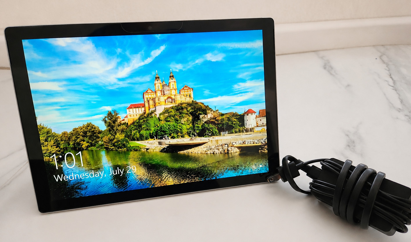 Microsoft Surface Pro 5 1796 i5-7300U 8GB 128GB SSD Win10 Pro + OEM Charger