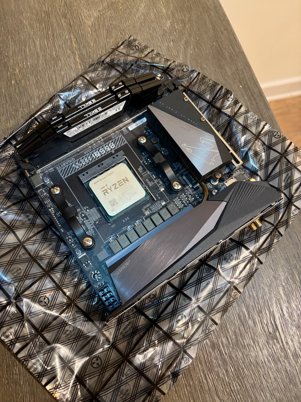 AMD Ryzen 5600x + Gigabyte B550I Aorus ITX Motherboard + 32 GB G.Skill RAM 3600