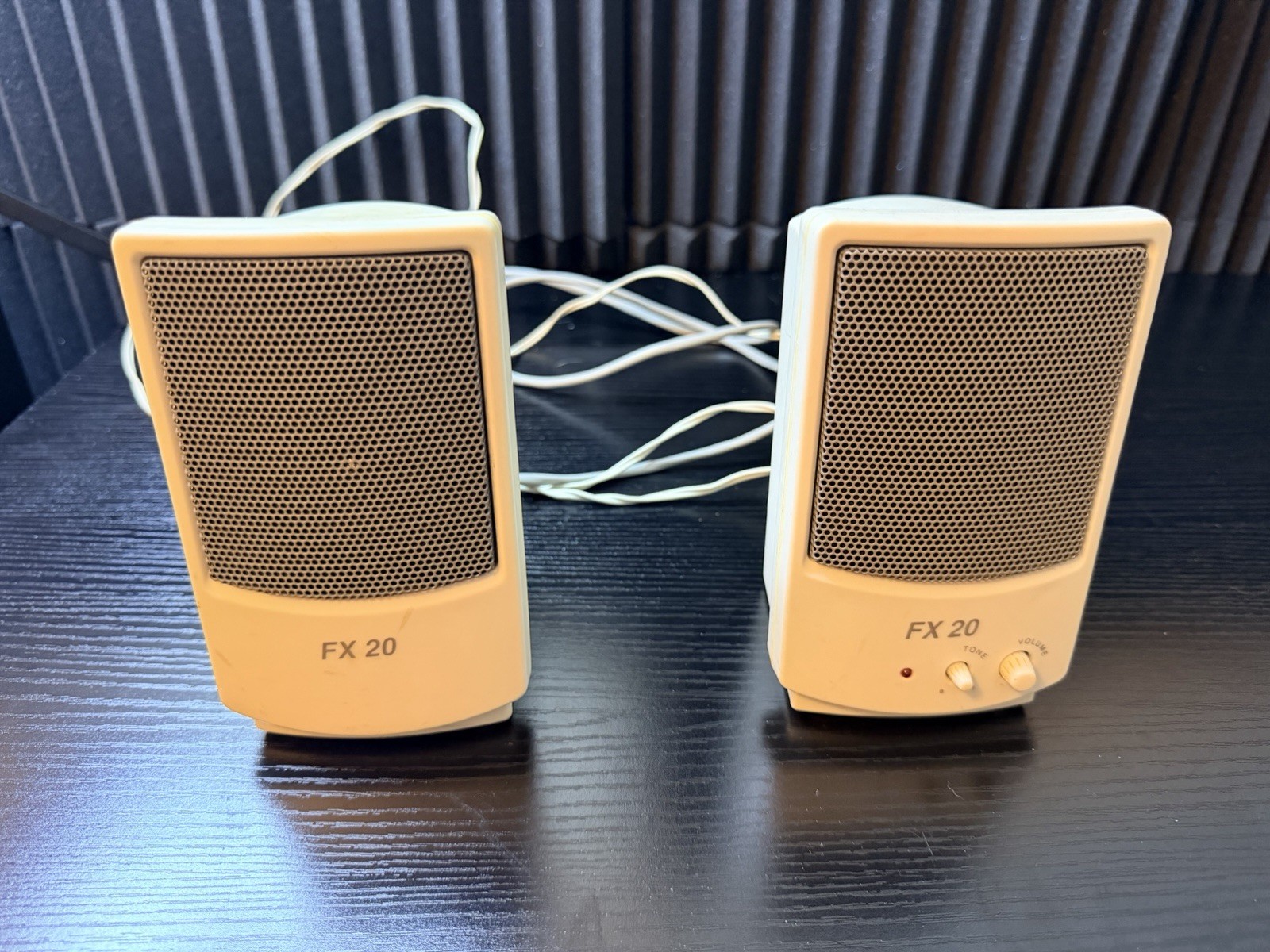 FX 20 2.0 Computer Speakers 3.5mm Jack Beige Volume & Tone Control-untested