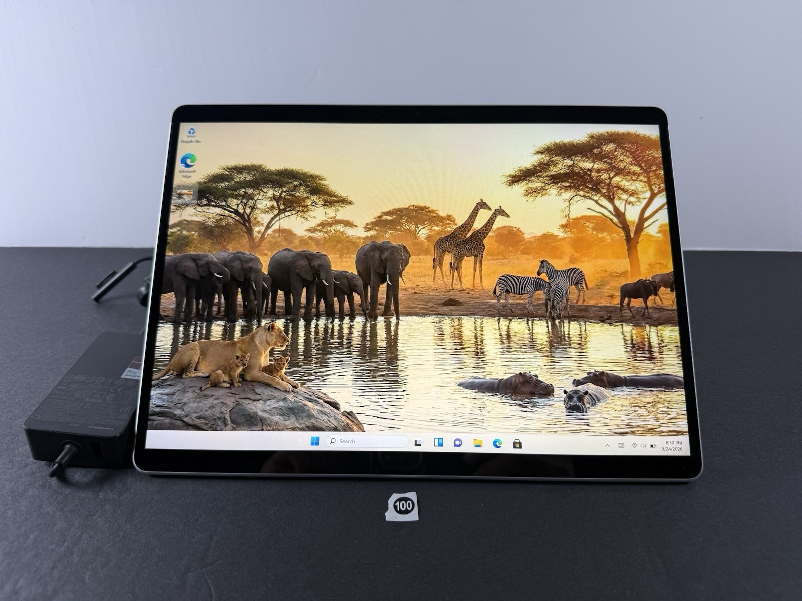 Microsoft Surface Pro 8  (1982) i5-1145G7 - 16GB RAM 256GB  120Hz Win 11 Pro LTE