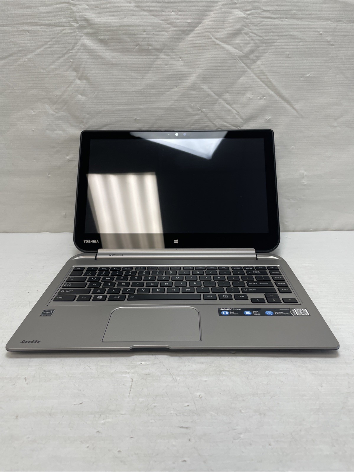Toshiba Satellite Click W35DT-A3300 13” AMD A4-1200 1GHz 4GB RAM 500GB HDD Win10