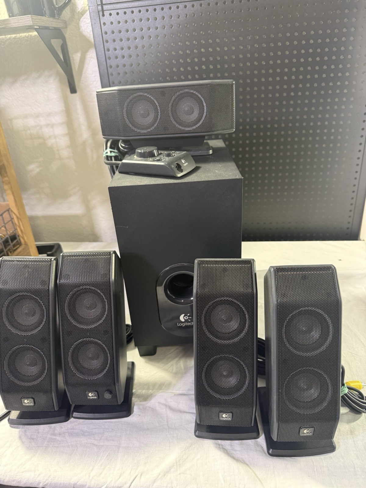 Logitech X-540 5.1 Surround Sound Speaker System Subwoofer & Wired Control Pod