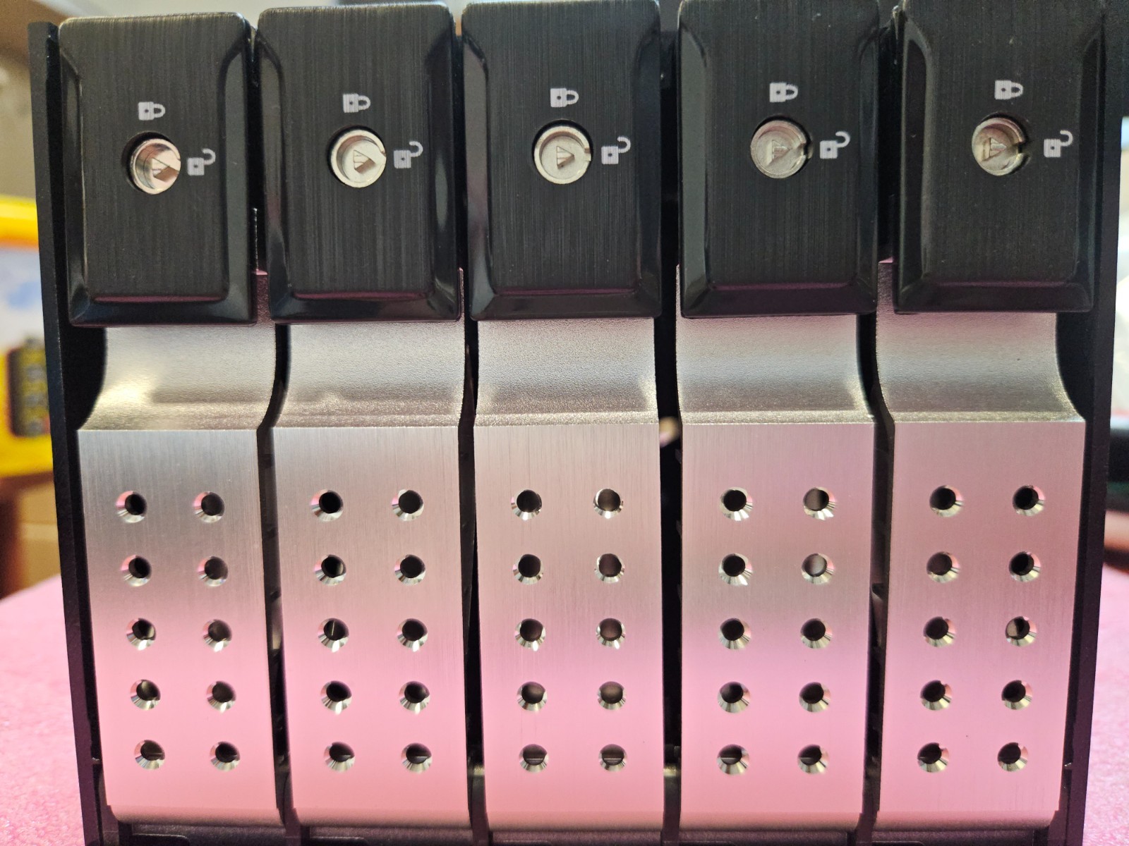 iStarUSA BPN-DE350HD-Silver Trayless 3 x 5.25" to 5 x 3.5" HDD Hot-swap + cable