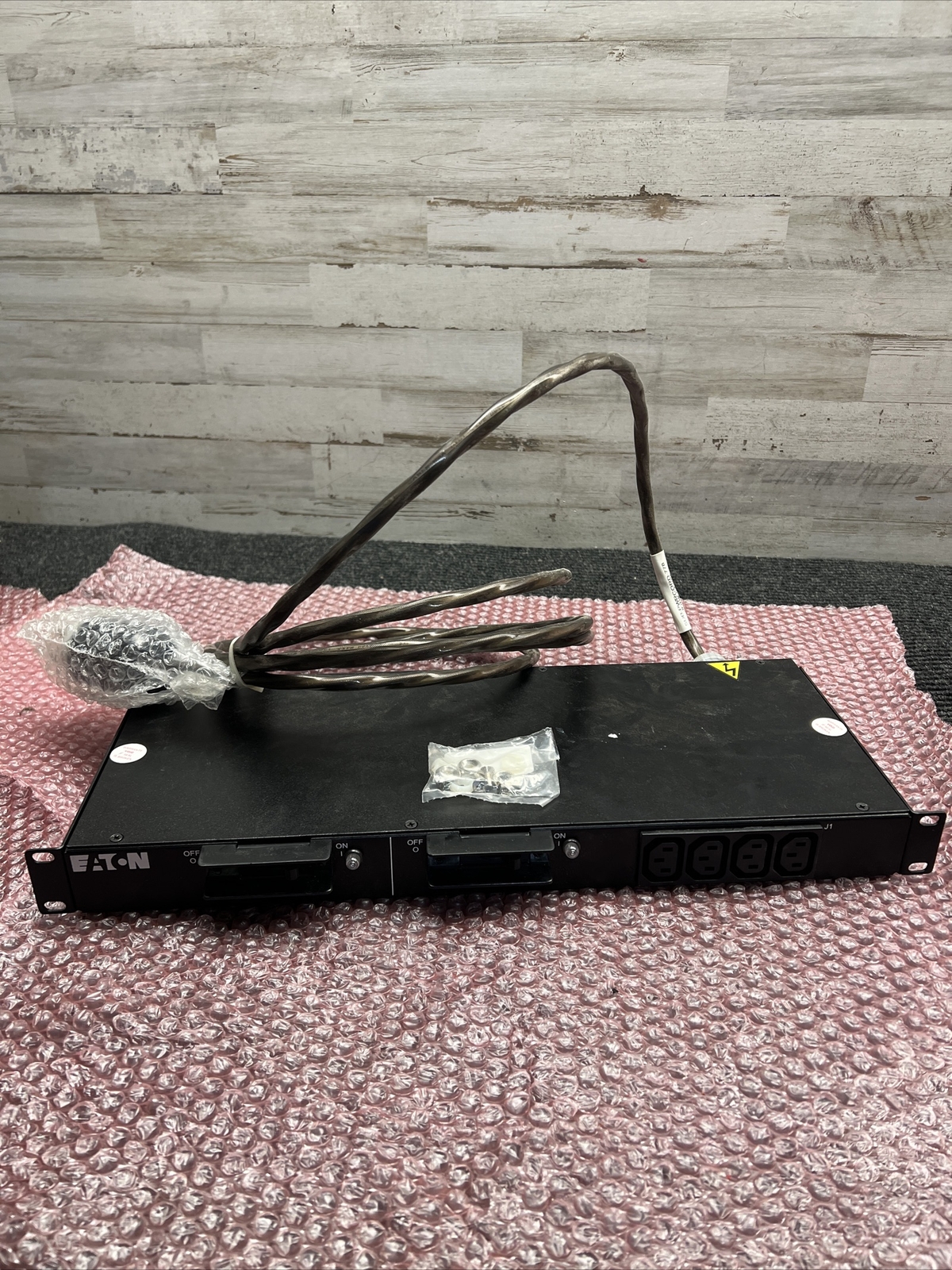 NOS Eaton TPC2105-3398 Power Distribution Unit 200-240V 12A