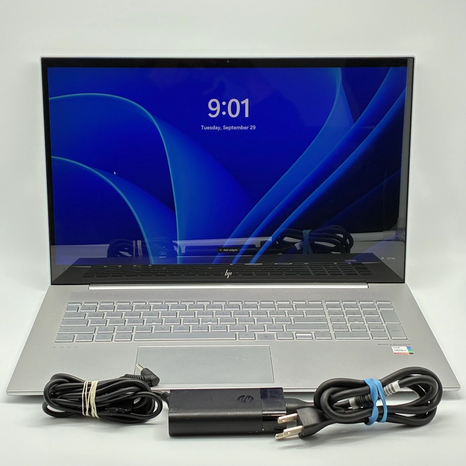 HP 17m-ch1013dx 17-inch Core i7 11th Gen 12GB 500GB Silver Laptop