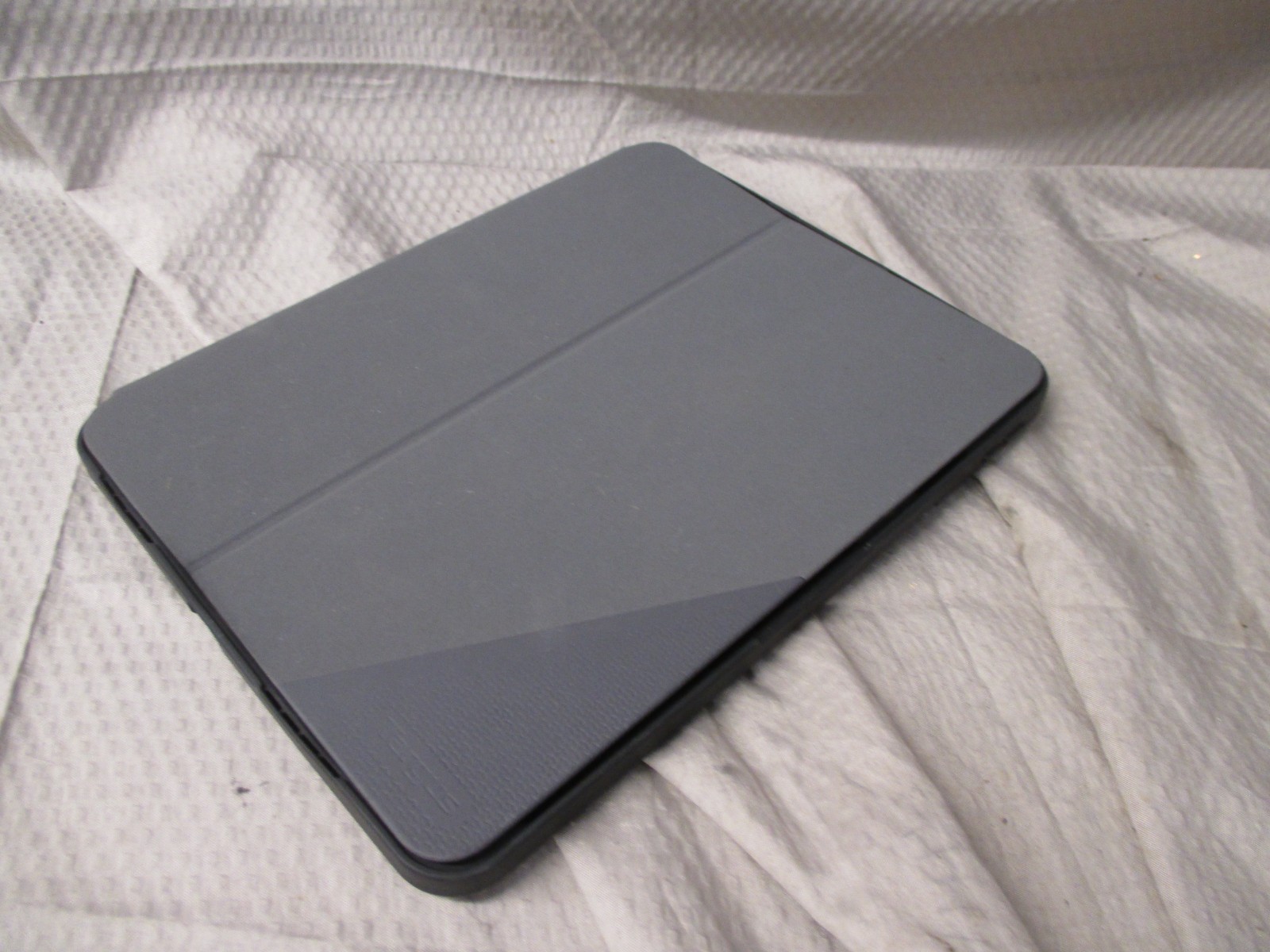 Targus Click-In Case for iPad 10.9" 10th Gen Ultra Slim Black | THZ932GL
