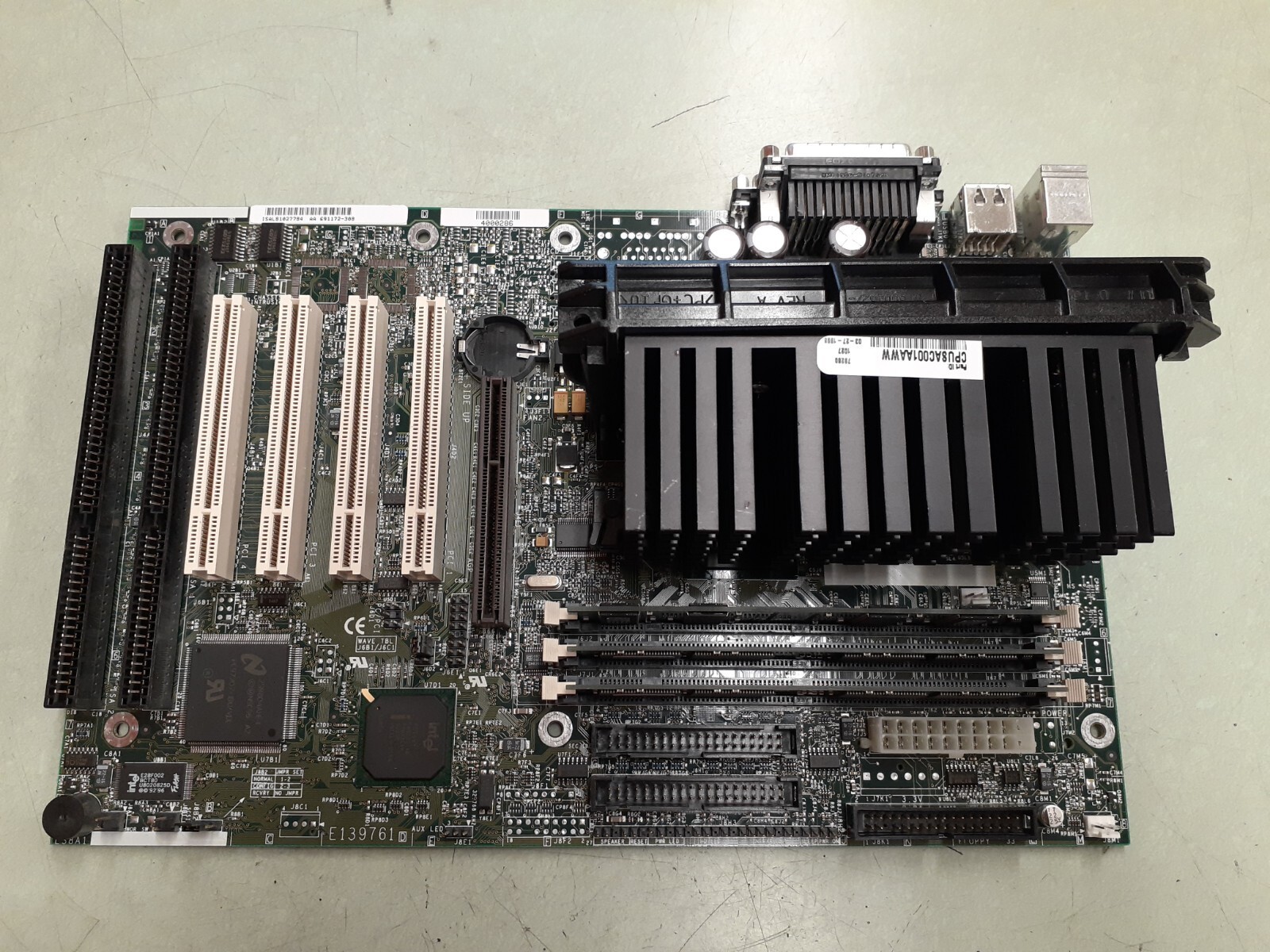 GATEWAY INTEL 4000286 691172-308 Motherboard / SL2HD + Memory