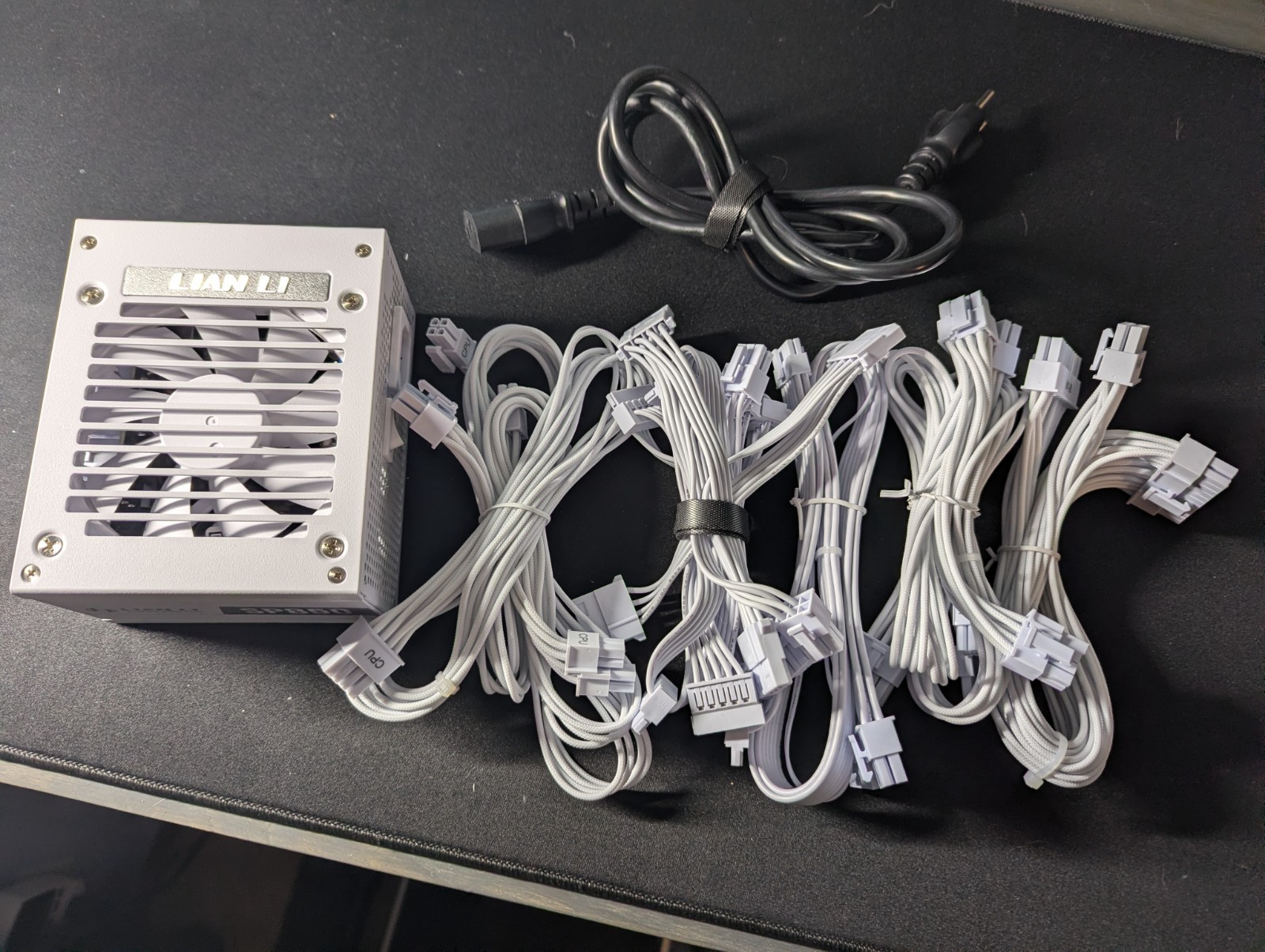 Used Lian Li SP850 850 Watt 80 Plus Gold SFX Fully Modular Power Supply - White