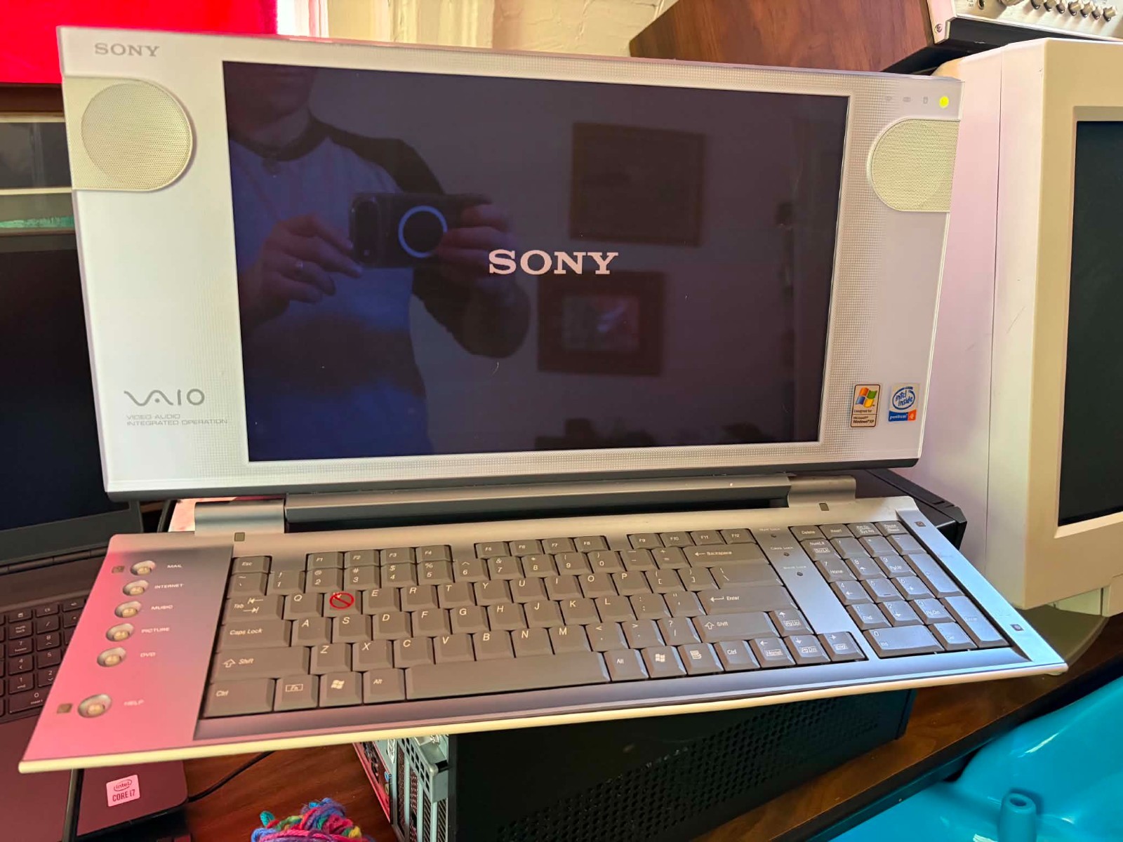 Sony VAIO PCV W10 Desktop 15.3 P4 1.6GHz, 512MB, No HDD, No Back Cover, tested