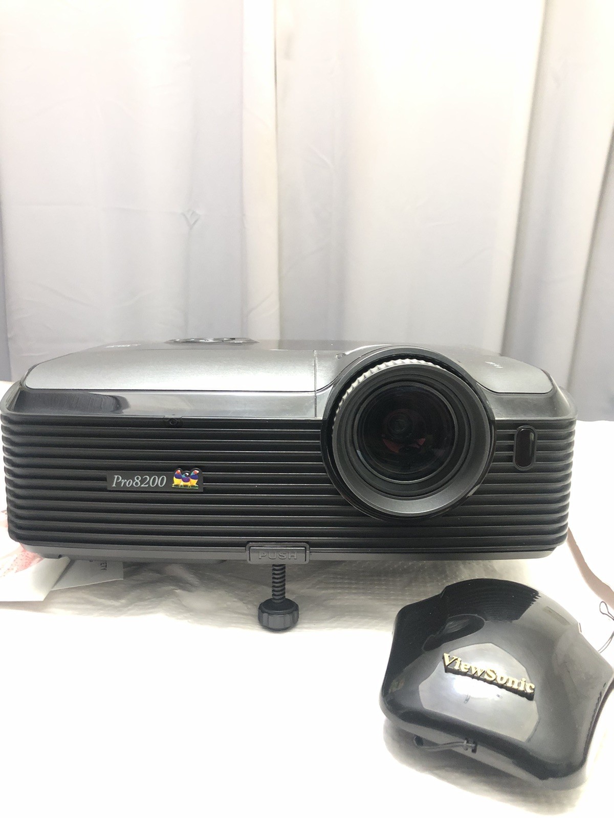 ViewSonic Pro8200 (VS13648) Full HD DLP - Projector