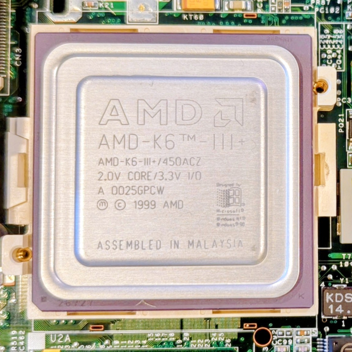 AMD K6-III+ 450 / ACZ:  2.0V Core, 3.3V. Socket 7 CPU
