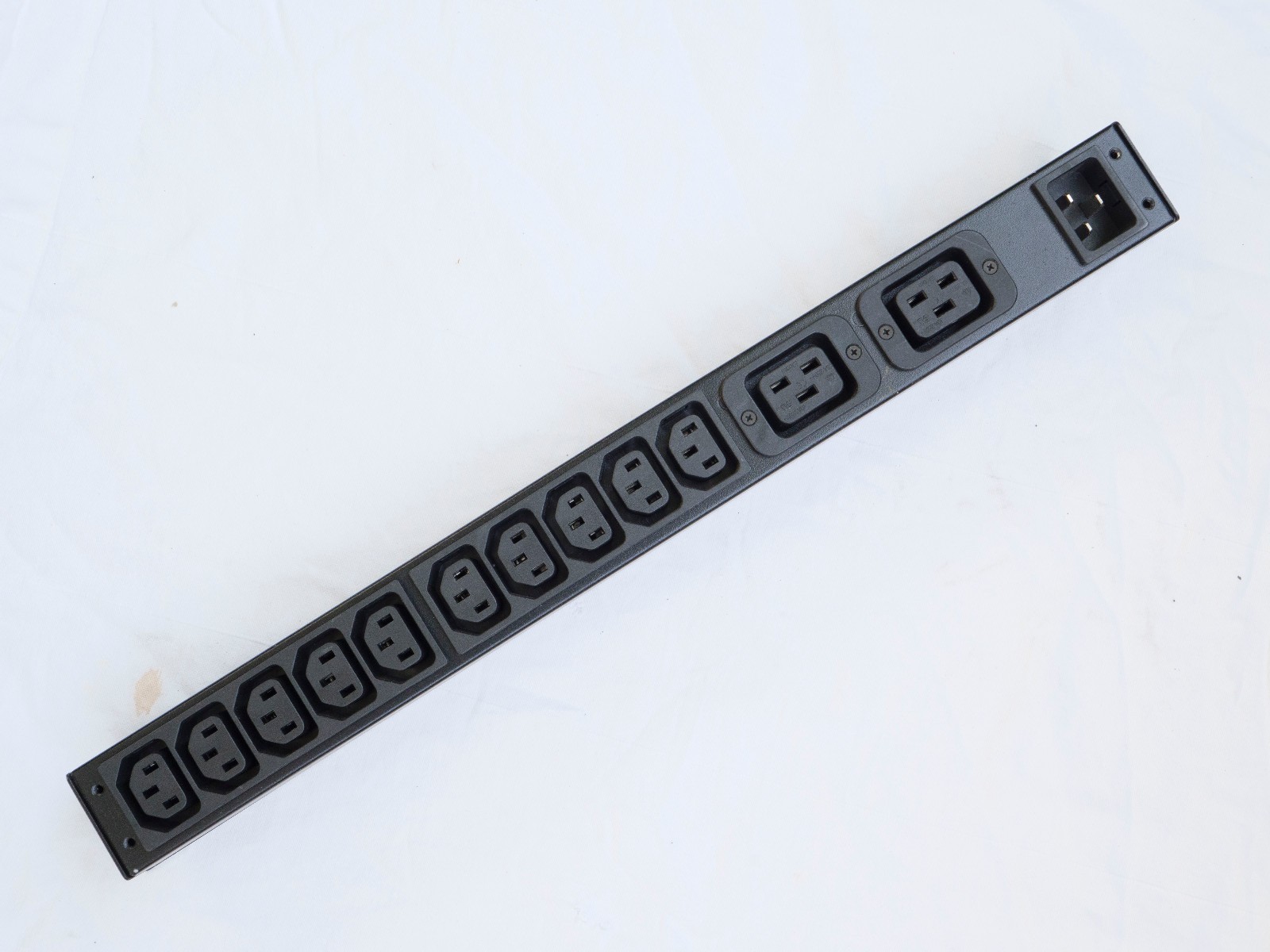 APC AP9559 Rack PDU Basic 1U 16A, 10xC13 & 2xC19 Power Strip Rack Power