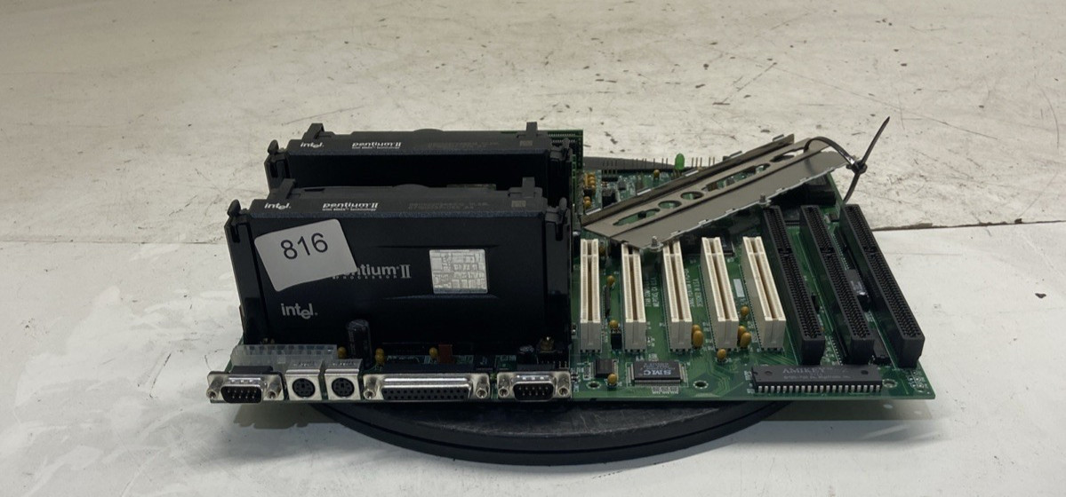 Tyan S1682 Tahoe-II V1.0 Intel Pentium 2 266MHz (2x dual cpus) 256MB NO HDD