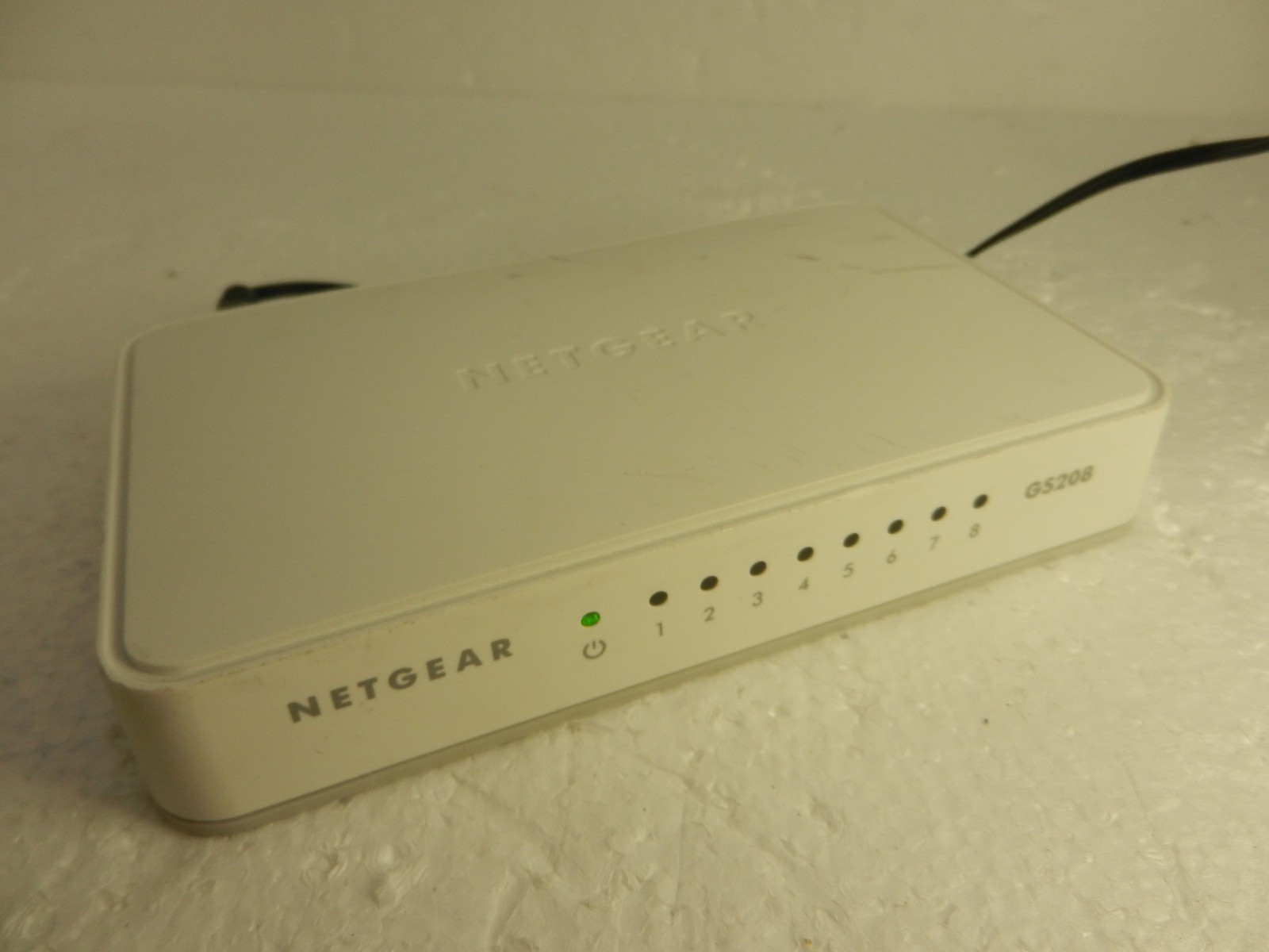 Netgear GS208v2 8-Port Gigabit Ethernet Desktop Network Switch with Power Cord