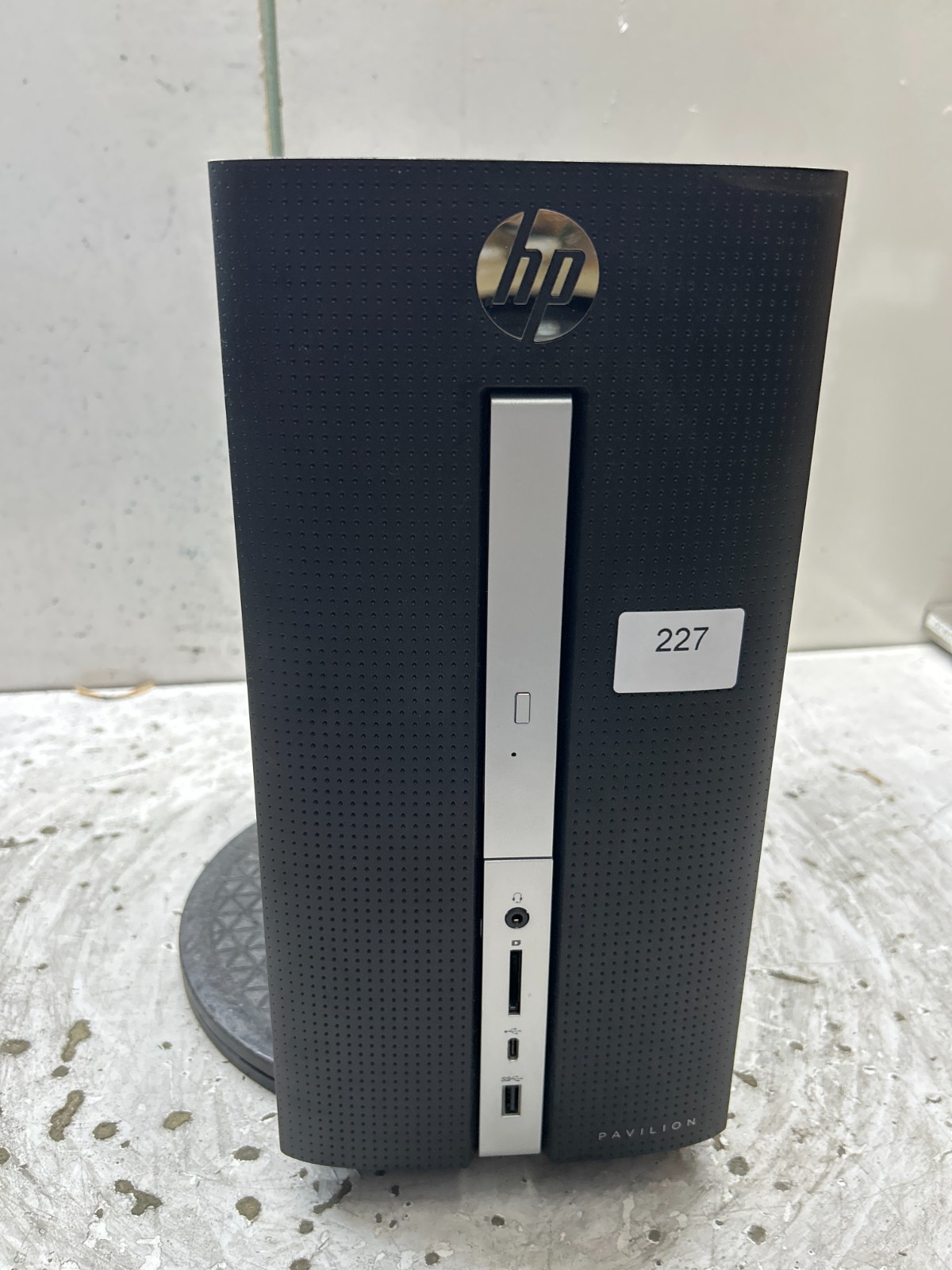 HP Pavilion Desktop 570-p094 AMD A12-9800 Radeon R7 3800MHz 8GB NO HDD