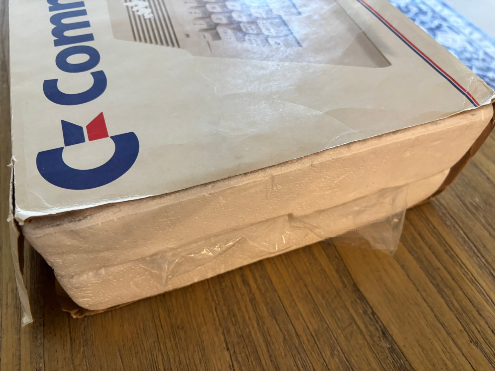 Commodore 64C EU w/ Original Box - Excellent Condition - TESTED - Works Great