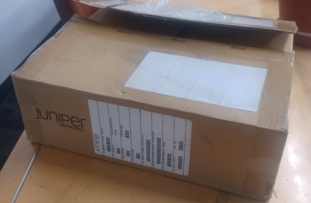 NEW OPEN BOX JUNIPER SRX320 8 PORT SECURITY SERVICES GATEWAY APPLIANCE