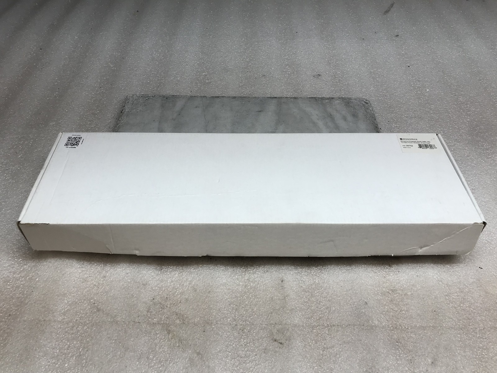 OPEN BOX Monoprice Entegrade Series Cat6A 19in 1U Patch Panel 39752