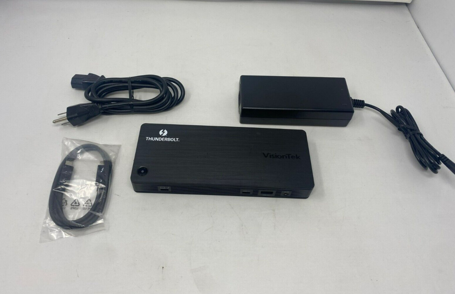 VisionTek VT4800  Dual Display Thunderbolt 3 USB-C Docking Station P/N: 901292