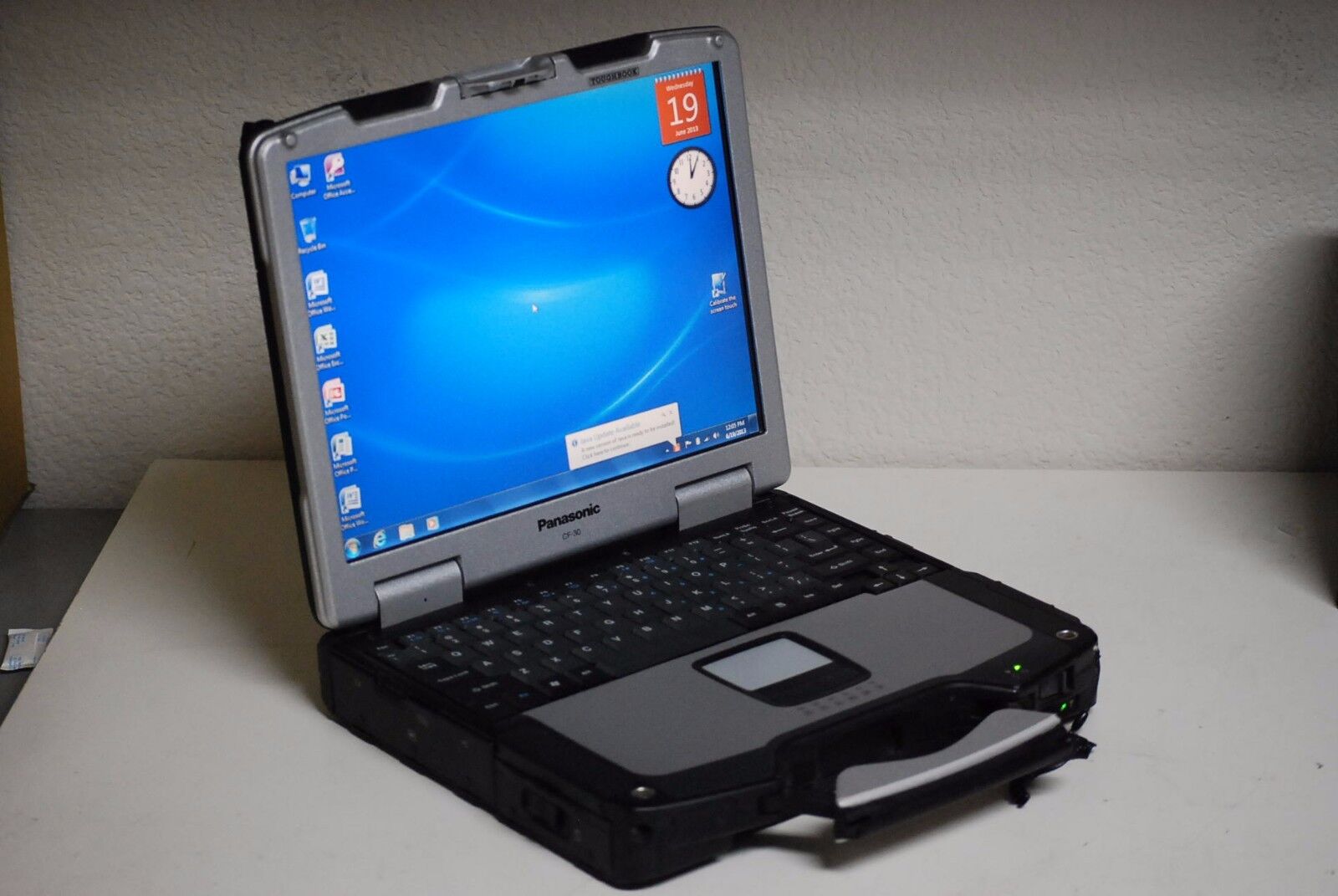 Panasonic Toughbook CF-30 Windows 7 Pro Touch Screen 2.5gig 750gb Wireless DVD 
