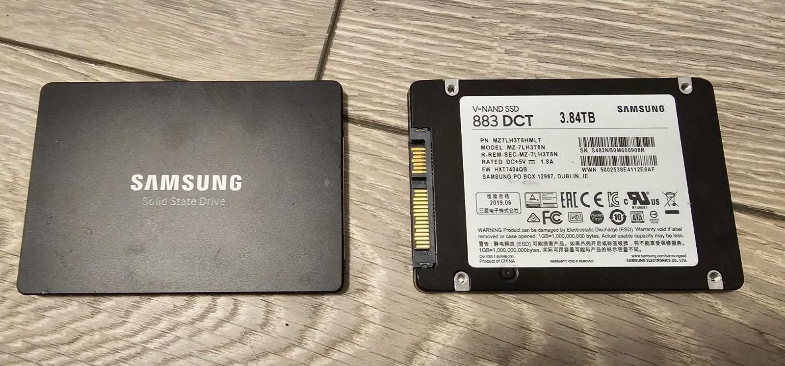 Samsung MZ-7LH3T8HMLT 883 DCT 3.84TB SATA 6Gbps V-NAND 2.5'' SSD