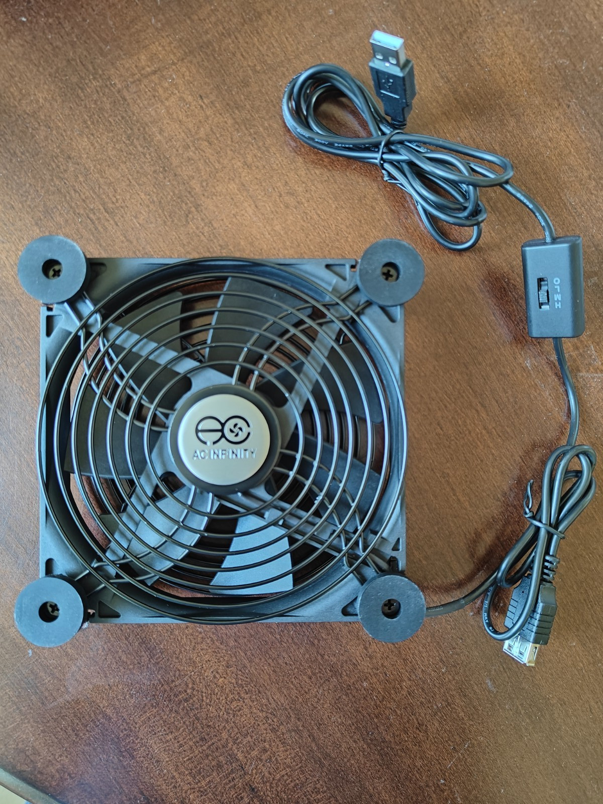 AC Infinity MULTIFAN S4, Ultra-Quiet 140mm USB Fan with Speed Controller