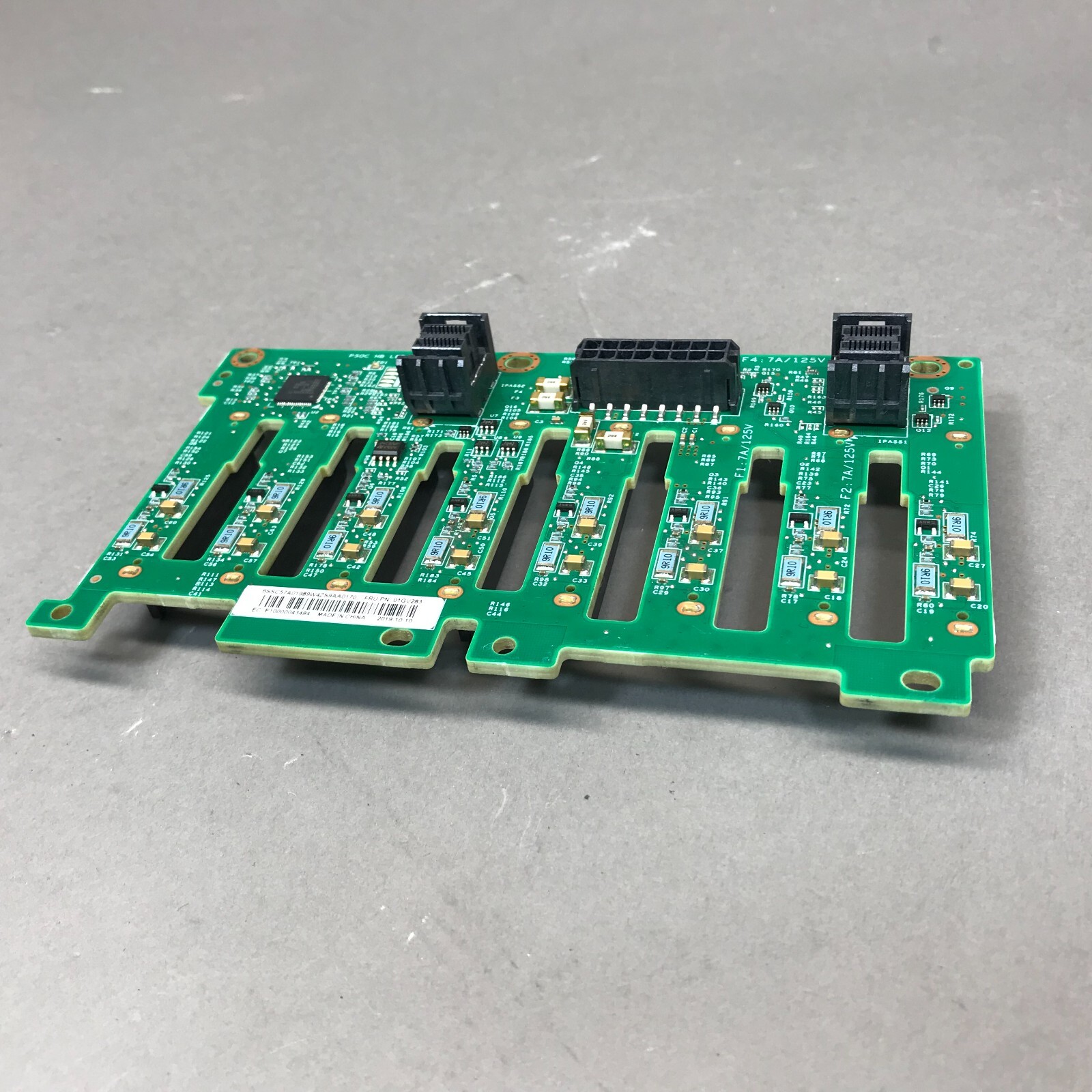 Lenovo 01GV283 8‑Bay 2.5″ SAS/SATA Backplane